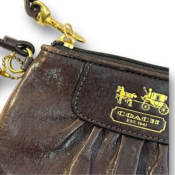 COACH WRISTLET in brown leather with Gold Tone hardware and COACH LOGO TAG - Picture 6 of 16